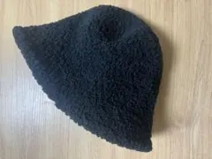 黒いバケットハット