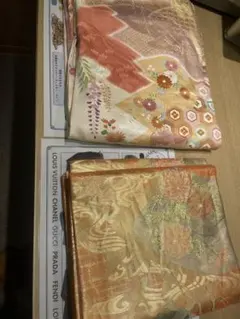 早い者勝ち。予約殺到。値下げ交渉可❗️振袖と金の帯花柄 オレンジ ピンク 絹