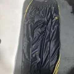 adidas originals トラックパンツ