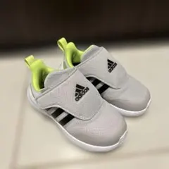 アディダス　スニーカー