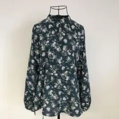 即購入OK！現品限り！美品アズールバイマウジー　花柄グリーン長袖ハイネックシャツ