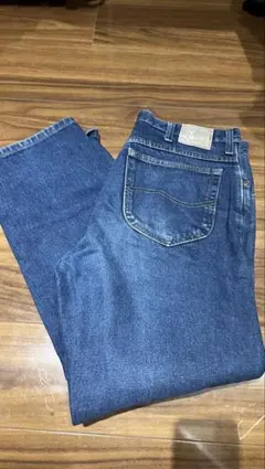濃い青 ストレートレッグ Leeデニムパンツ　Lee リー