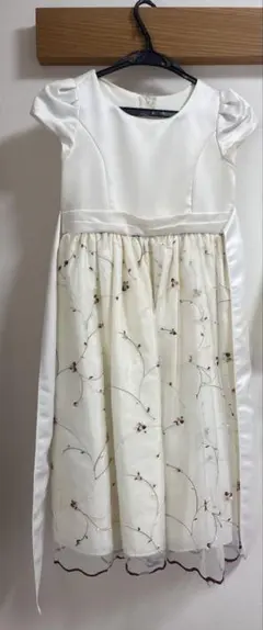 子供用　花柄　刺繍　ドレス 発表会 結婚式等おすすめ