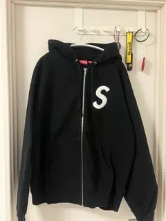 sロゴ パーカー