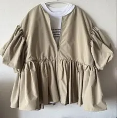 け*い様 バルーンスリーブ　ぺプラムノーカラージャケット 五分袖　美品のサムネイル