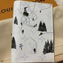 ヴィトン　VUITTON スキー　デザイン パスポートケース　新品　未使用　那覇