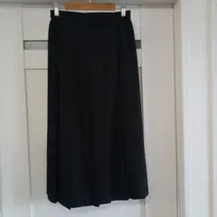 【ユニクロ】黒のプリーツひざ丈スカート　タグ付
