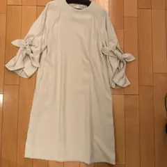 ADOREリボン付き長袖膝丈ワンピース　ライトベージュ