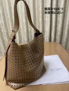 銀座かねまつ　トレンドの縦長シルエット　ショルダーバッグ