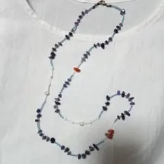 ロングネックレス　頭上の花、足元の花