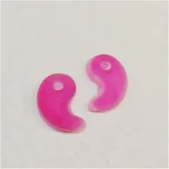 No.269〜ハンドメイドすりガラス風〜ピンキーキャンディ〜　勾玉