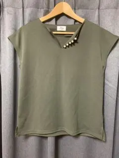 新品☆Myu さらっと 生地 ネックパール トップスのサムネイル