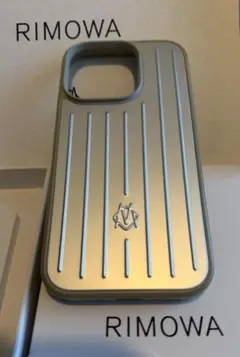 RIMOWA iPhone15 pro用ストライプデザインハードケース ピンク