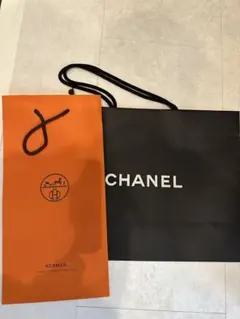 エルメス オレンジ ショッパー & シャネル 黒 ショッパー