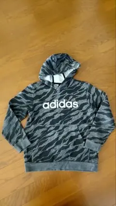 adidas 迷彩柄 フード付きパーカー 裏起毛 150