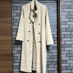 ベージュ ダブルブレスト トレンチコート