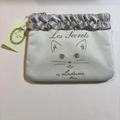 ラデュレ フリル付きフラットポーチ 猫柄