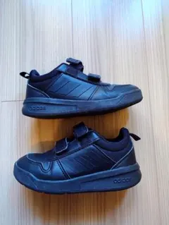 adidas キッズスニーカー 17㌢