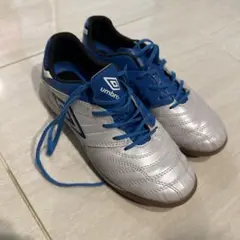 umbro サッカーシューズ シルバー/ブルー