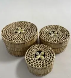 自然素材の丸い小物入れセット　マトリョーシカ ハワイの土産
