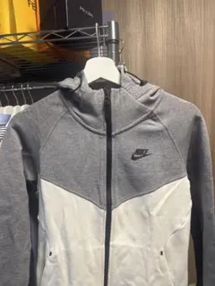 Item thumbnail for item 6cc929e2-9b18-488a-88bb-fc091b6e96a9