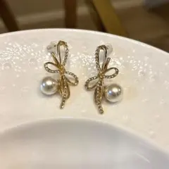 【新品未使用】リボンモチーフ パール フープ　ピアス