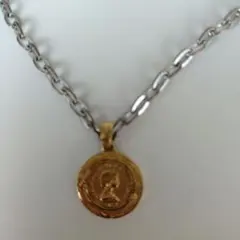 メダル型ペンダントネックレス
