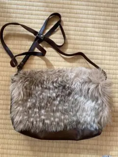 ショルダーバッグ　ファー付き　本革バッグ