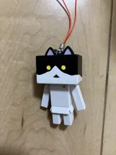ニャンボー ストラップ ガチャ ハチワレ フィギュア