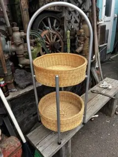竹籠、籐（ラタン）素材の2段バスケット収納ラックです。 小物収納、おもちゃ箱のサムネイル