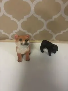 柴犬と ラブラドール黒のフィギュアセット