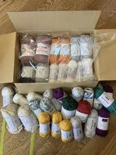 毛糸35個　エブリデイノルウェージア2個　セリアの糸33個