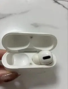 AirPods4本体 ホワイト 充電ケース付き 片耳のみ - メルカリ