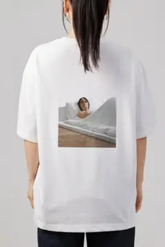 【韓国限定】CUSTOMELLOW × ロン・ミュエク「In Bed」Tシャツ