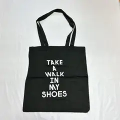 黒のトートバッグ TAKE A WALK IN MY SHOES