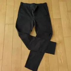 ブラックスリムフィットパンツ