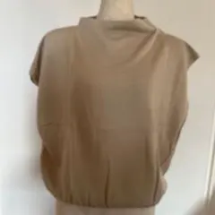 ベージュ ノースリーブ ニット トップスのサムネイル