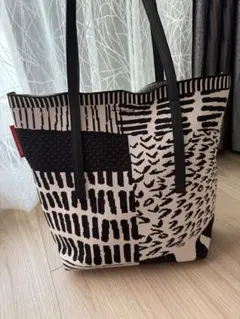 HIROKO KOSHINO ニットバッグ モノトーン 新品未使用　46200円のサムネイル