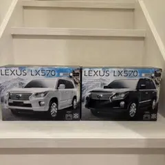 LEXUS LX570 ラジコンカー 白　黒2台セットのサムネイル