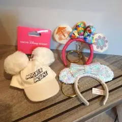 ディズニー　イッツアスモールワールド カチューシャストラップ　ポンポンキャップ