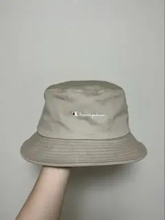 Champion ベージュ バケットハット