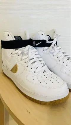 Nike ハイカットスニーカー ホワイト/ゴールド