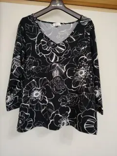 ✨週末限定お値下げ中✨ Otto オットー 花柄 Vネックトップス 美品のサムネイル