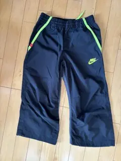 Nike ハーフパンツ 黒/黄　130cm〜140cm
