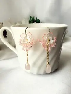 【ハンドメイド】【天然石】 桜とローズクォーツのピアス イヤリング変更可