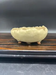 陶器製波形鉢 3足付き　落款あり