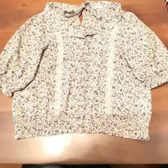 小花柄 半袖ブラウス レース切替のサムネイル