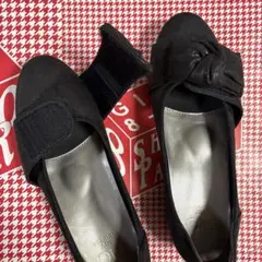 黒 リボン付き スエード パンプス