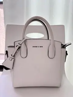 CHARLES & KEITH ハンドバッグ ホワイトのサムネイル