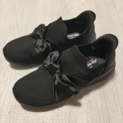 お値下げ 美品 25センチ SKECHERS スリップインズ リボン スニーカー